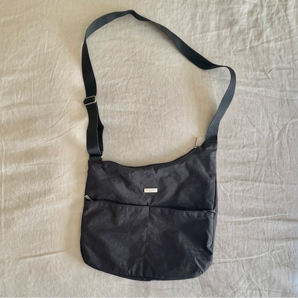 Roomy Baggallini Charcoal Nylon Crossbody Travel Bag with Hot Pink Interior